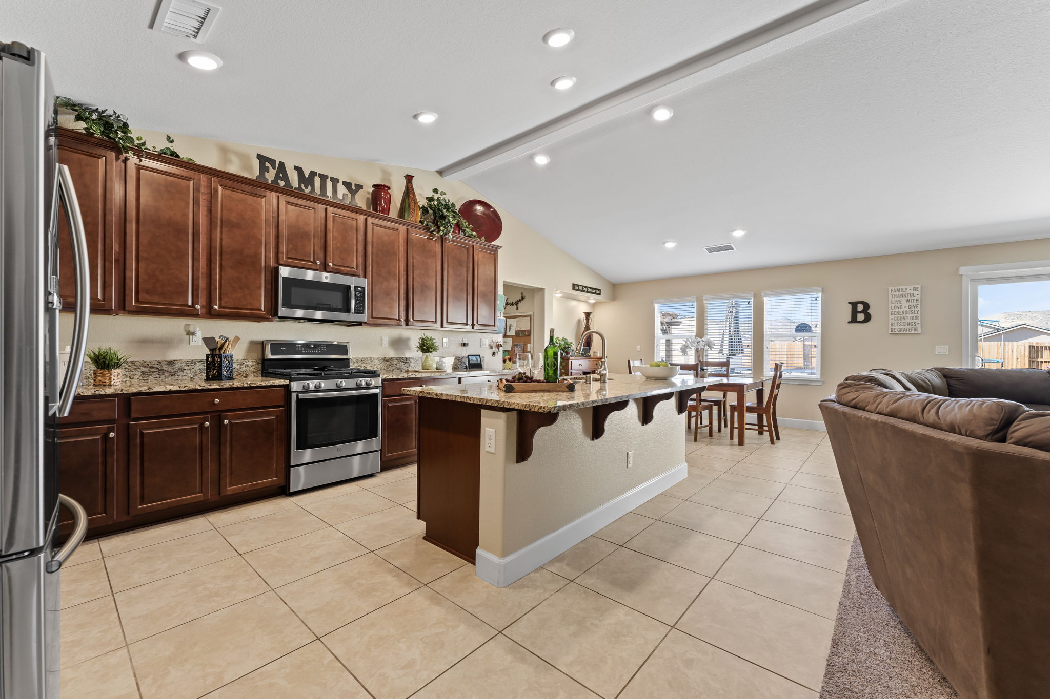 1103 Saffron Wds Wy, Spanish Springs, NV 89441, USA Photo 8