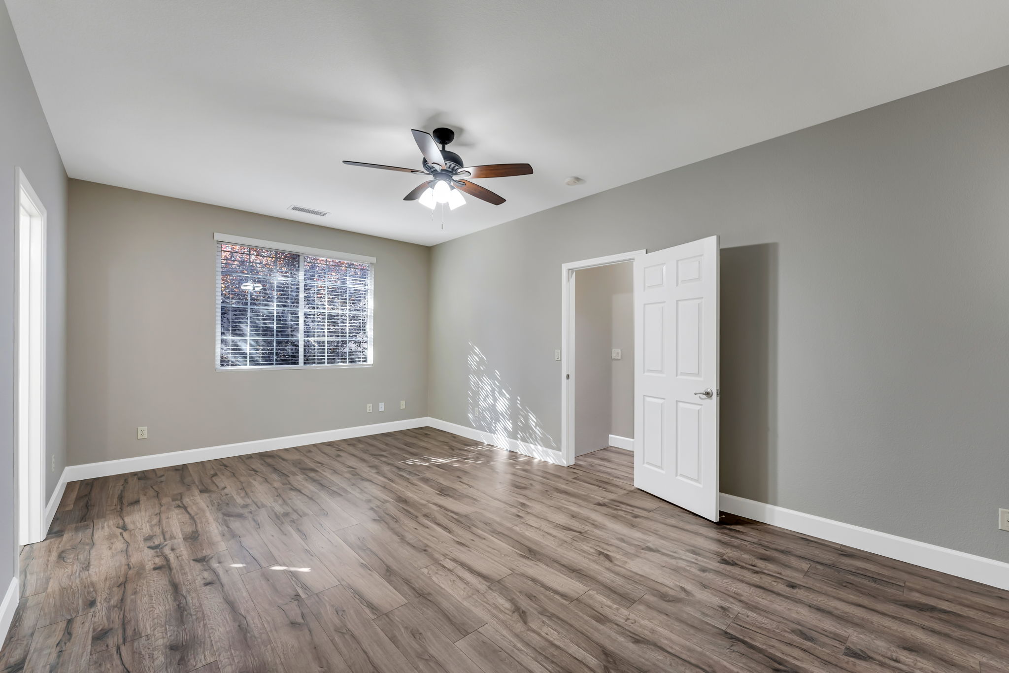 11031 Lamour Ln, Reno, NV 89521, USA Photo 17