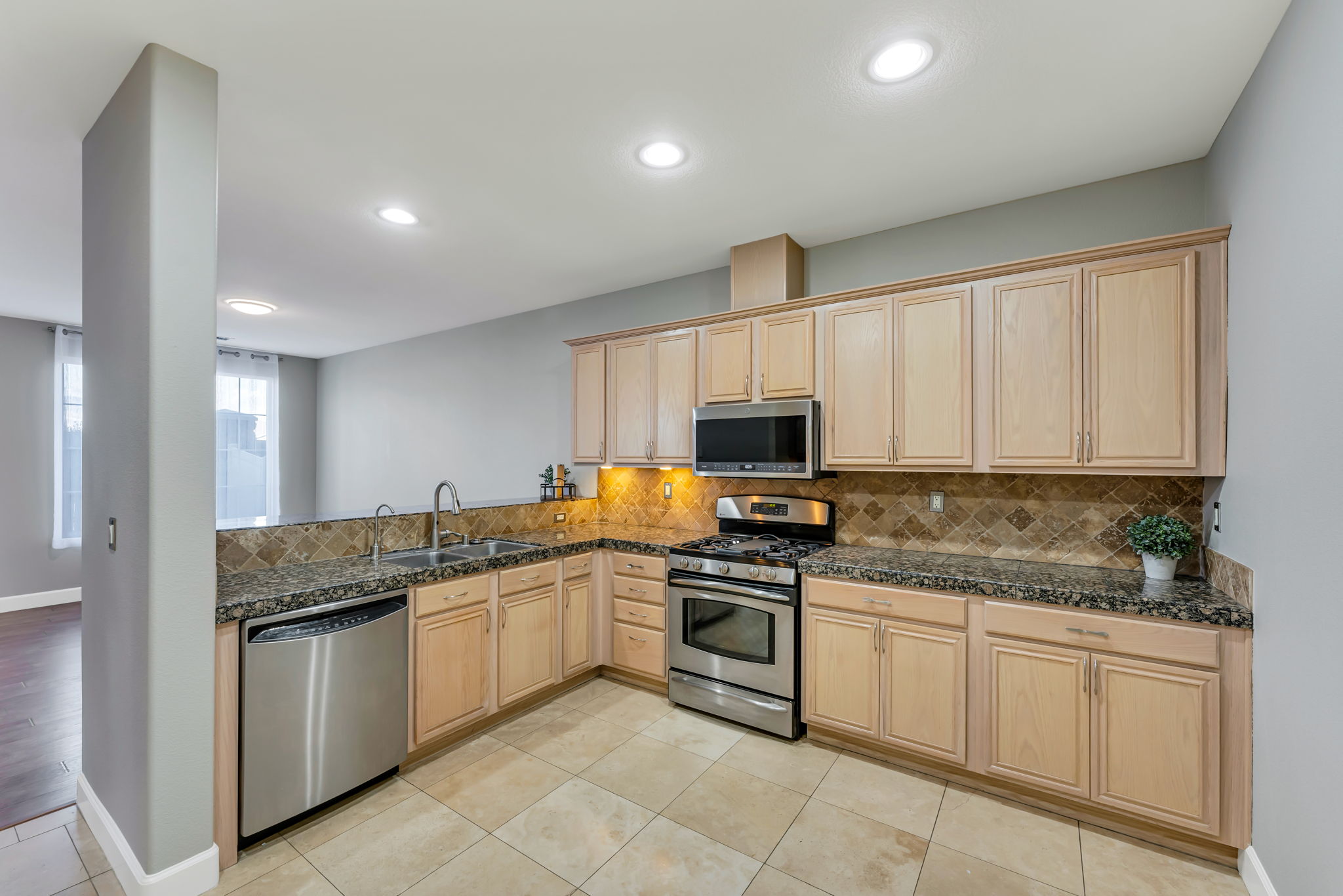 11031 Lamour Ln, Reno, NV 89521, USA Photo 13