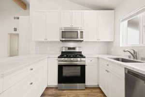 1104 Hingham Ln, Ventura, CA 93001, USA Photo 11