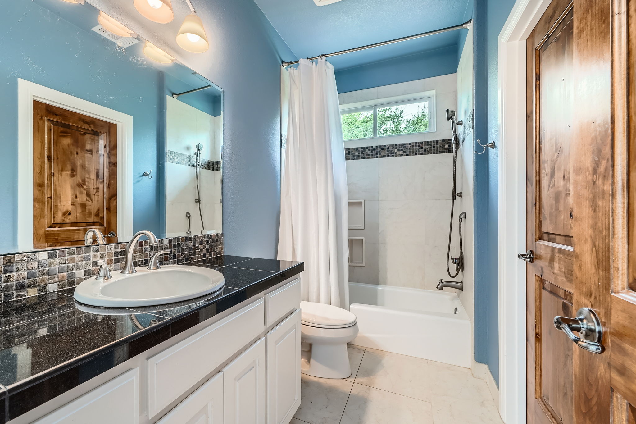 Private Bathroom for Bedroom 4