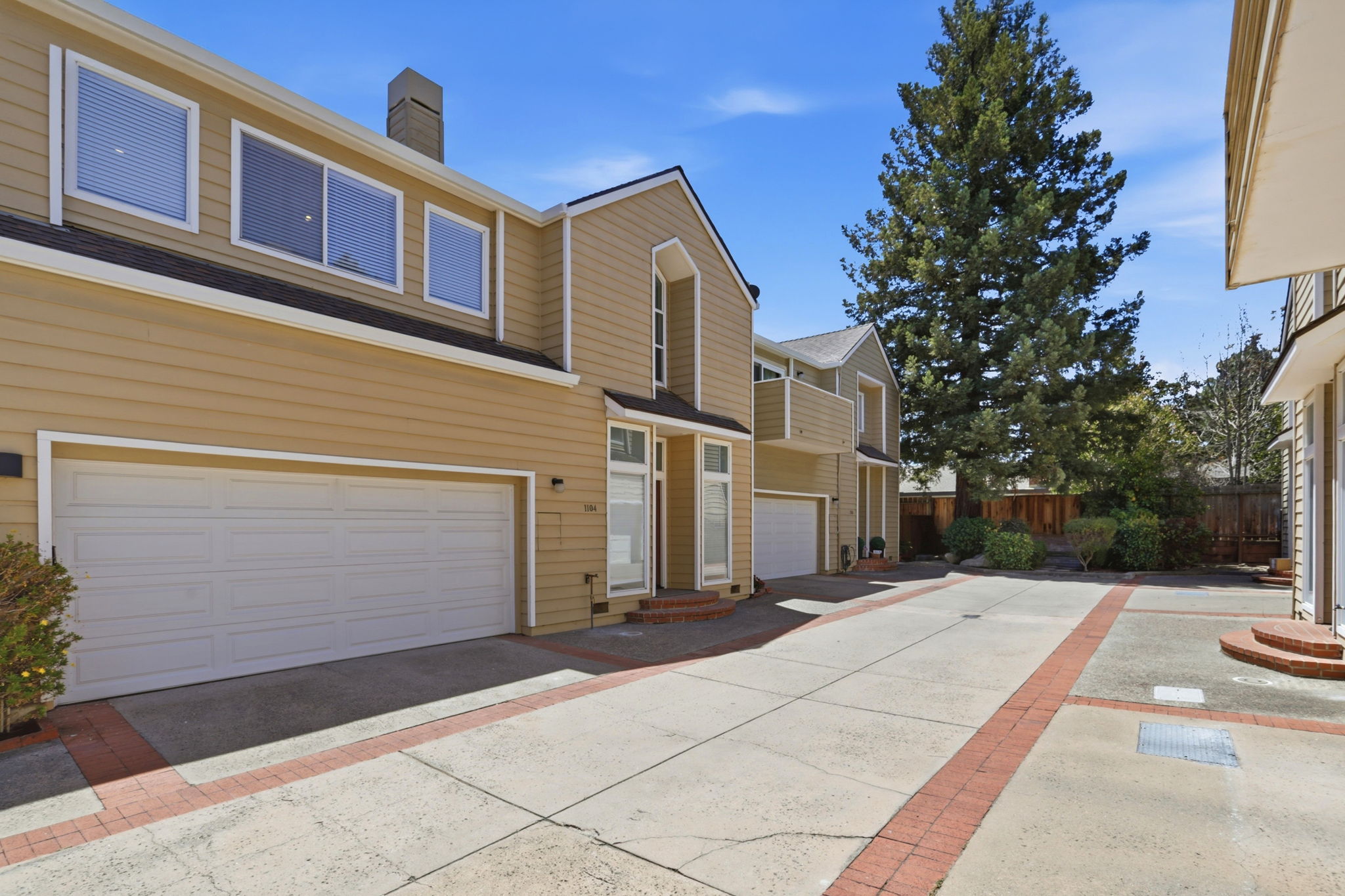 002_F8_1104 Lautrec Terrace