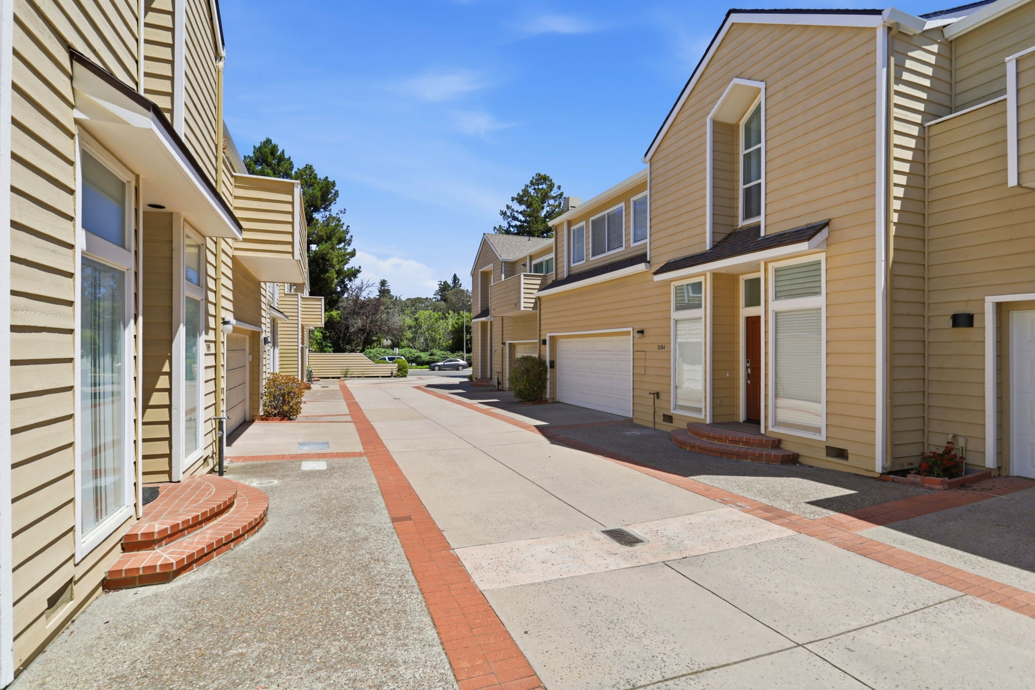 004_F8_1104 Lautrec Terrace