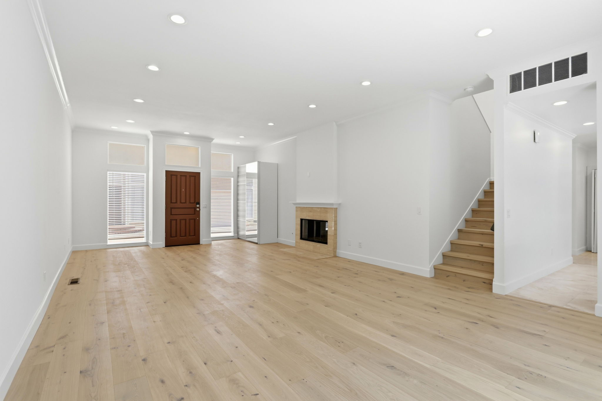 008_F8_1104 Lautrec Terrace