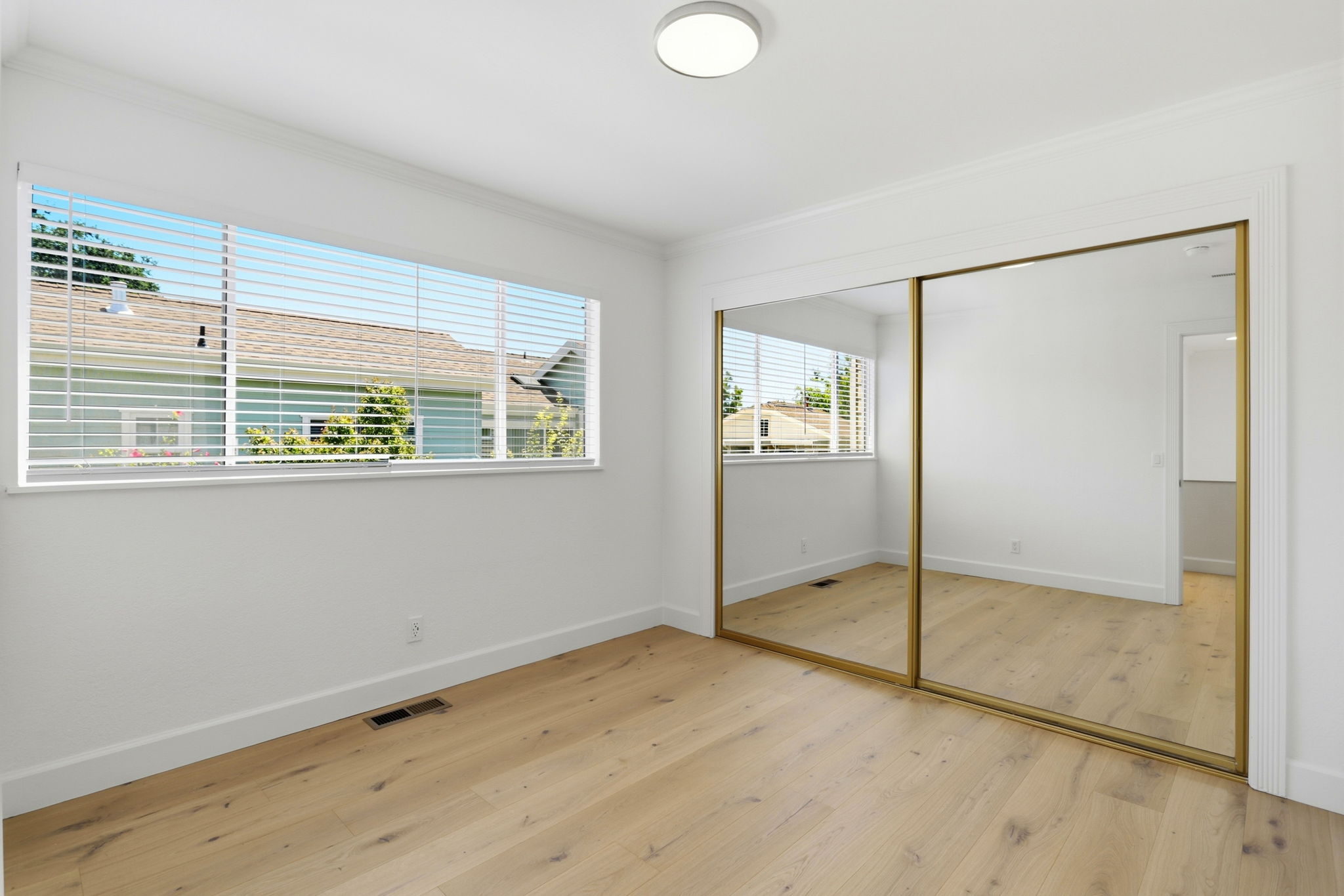 020_F8_1104 Lautrec Terrace