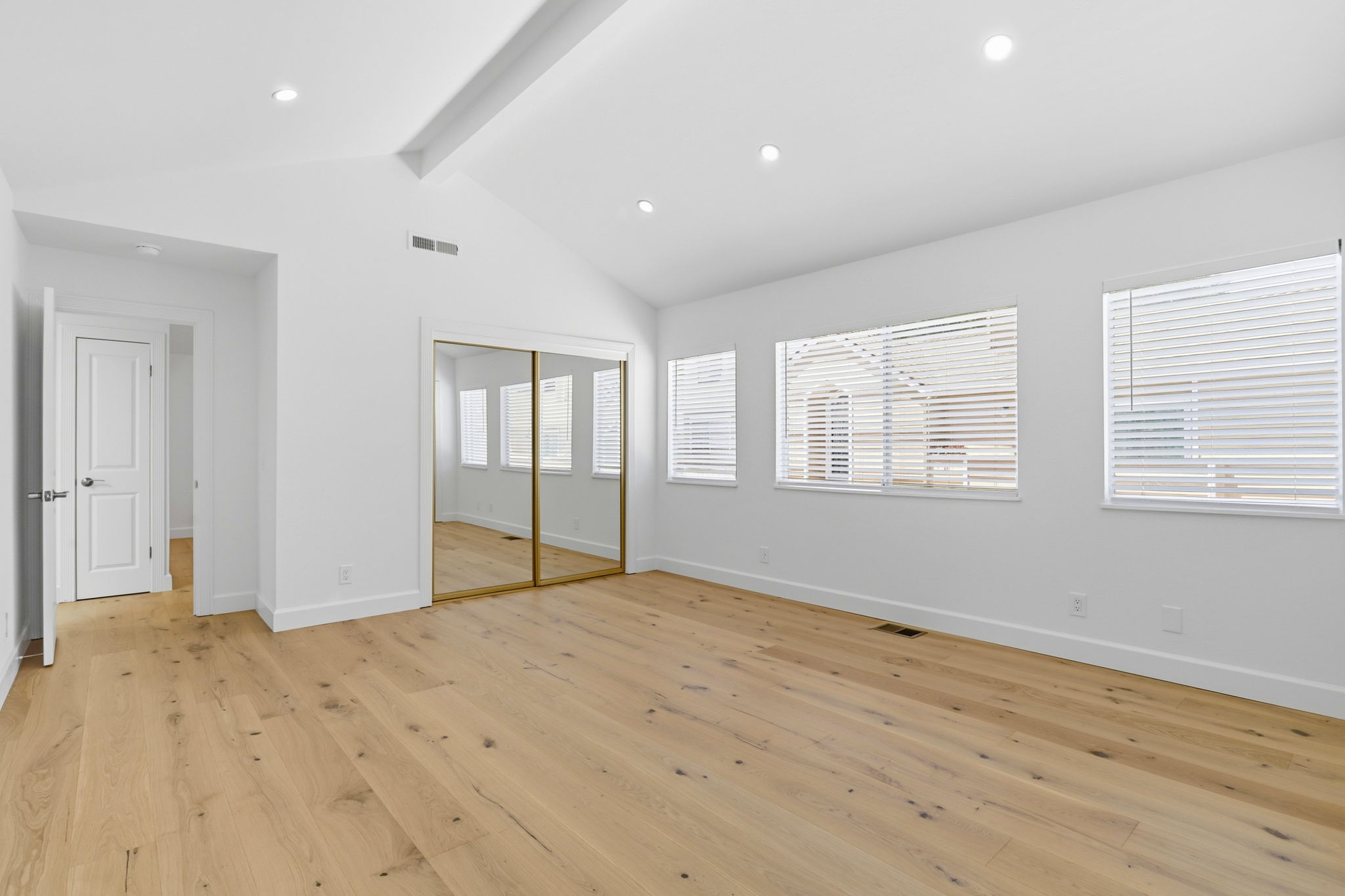 026_F8_1104 Lautrec Terrace
