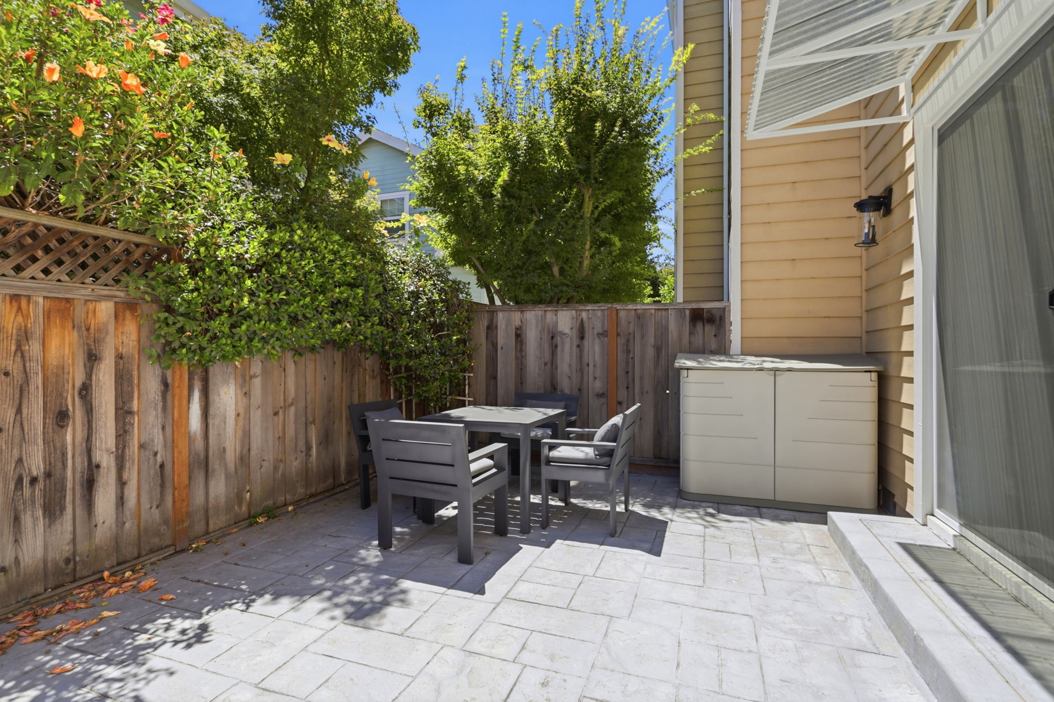 038_F8_1104 Lautrec Terrace