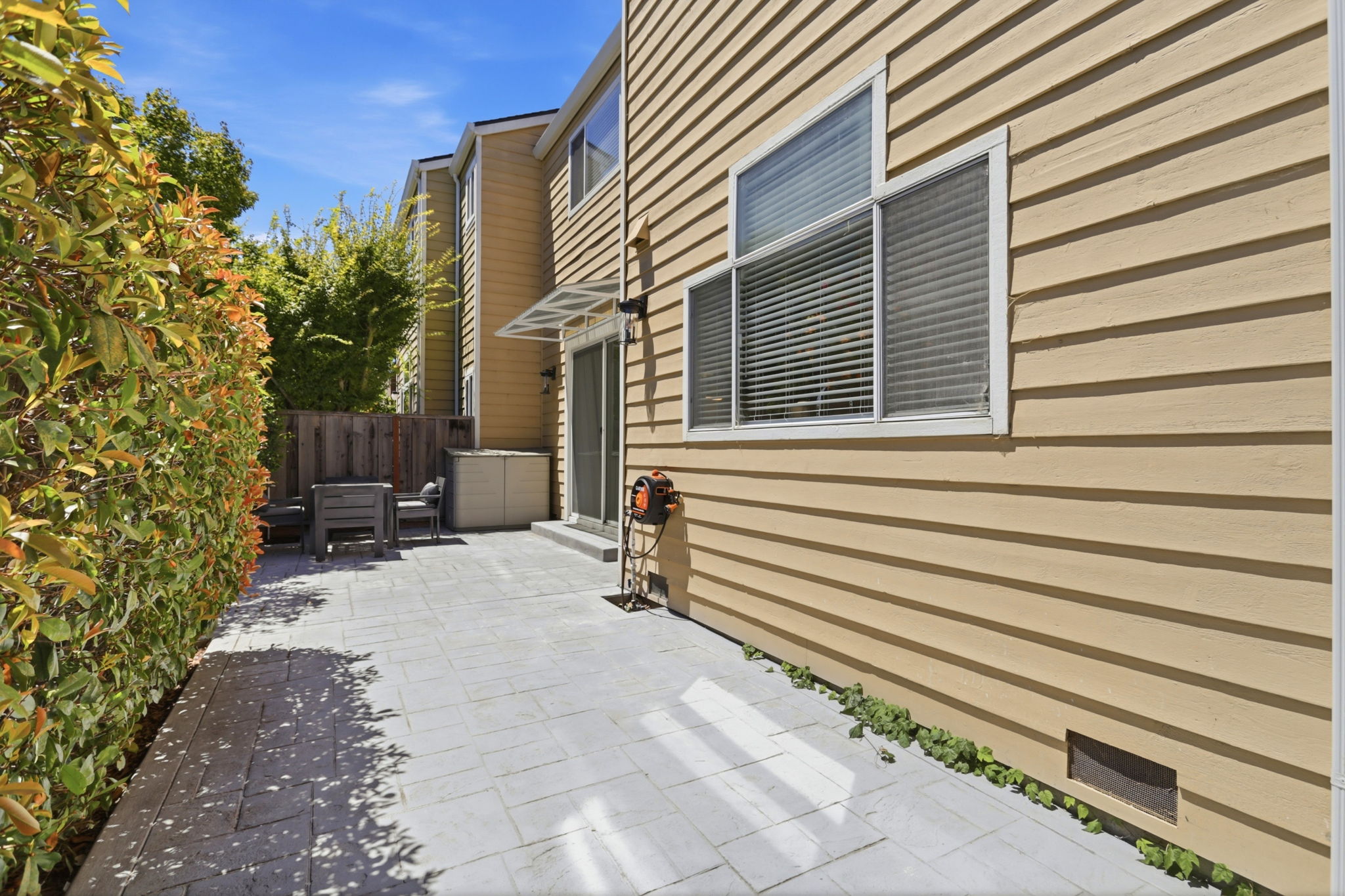 039_F8_1104 Lautrec Terrace