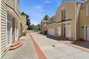 004_F8_1104 Lautrec Terrace