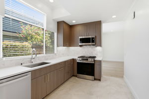 011_F8_1104 Lautrec Terrace