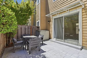 035_F8_1104 Lautrec Terrace