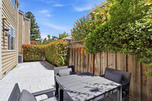036_F8_1104 Lautrec Terrace