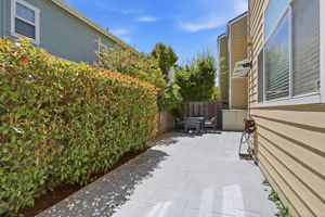 040_F8_1104 Lautrec Terrace
