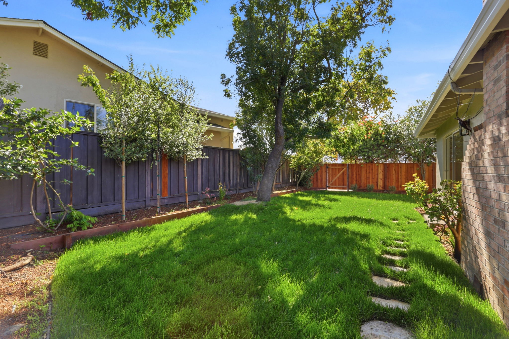 038_F8_1104 Lillick Dr