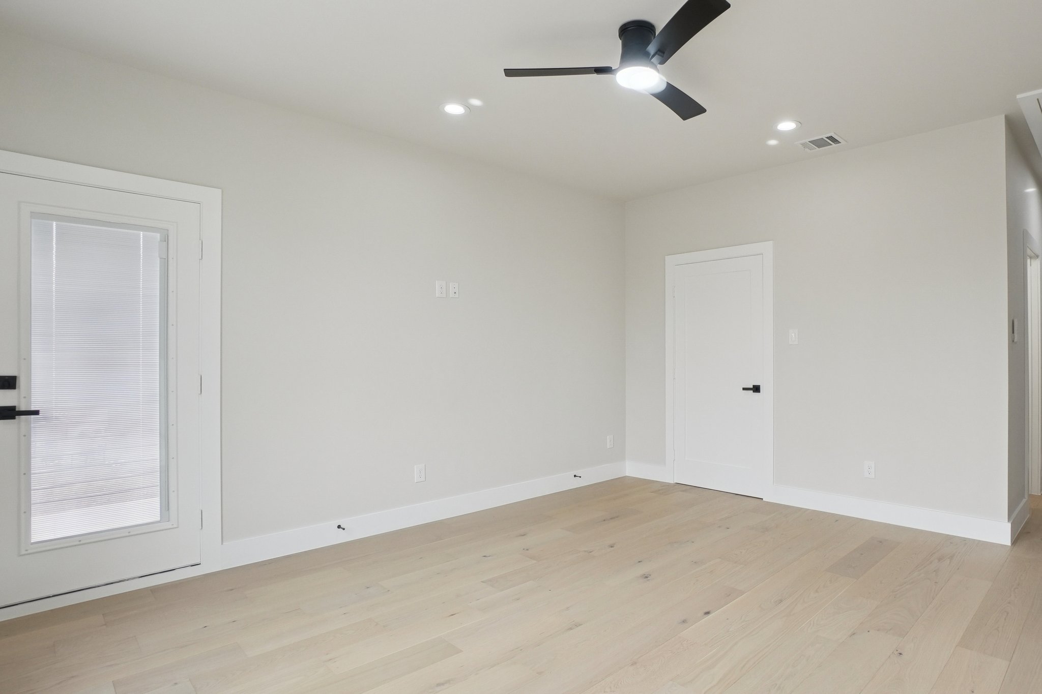 New St-L1402-016.jpg
