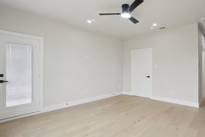 New St-L1402-016.jpg