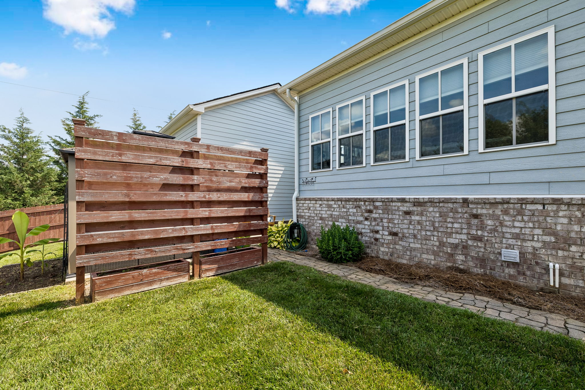  Photo 76