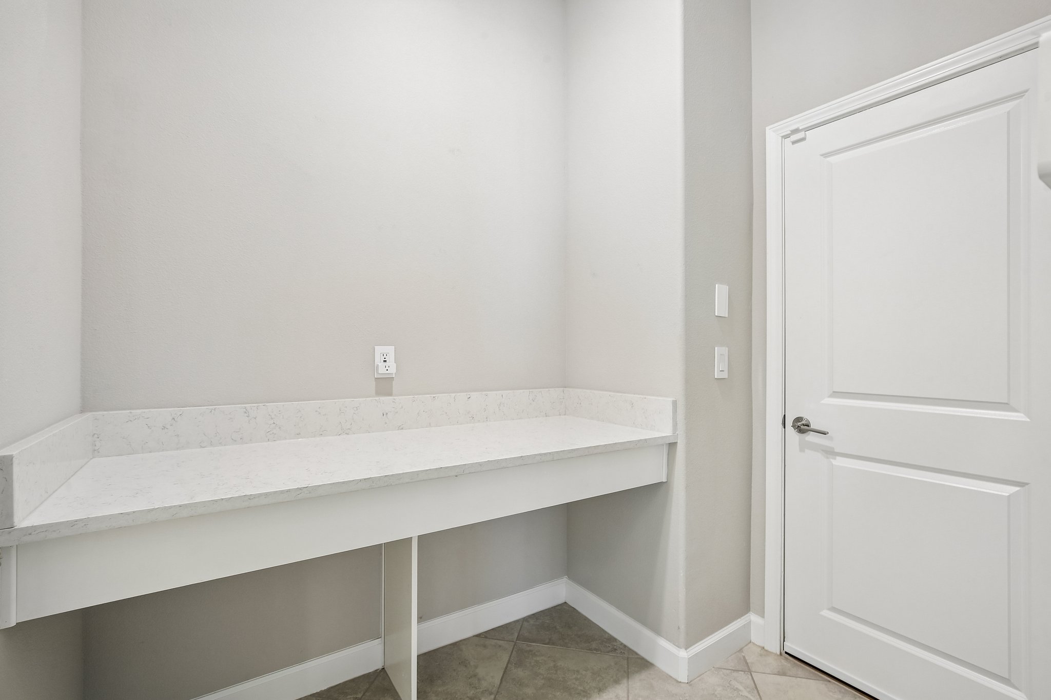Banyan Breeze Blvd-S0106-019.jpg
