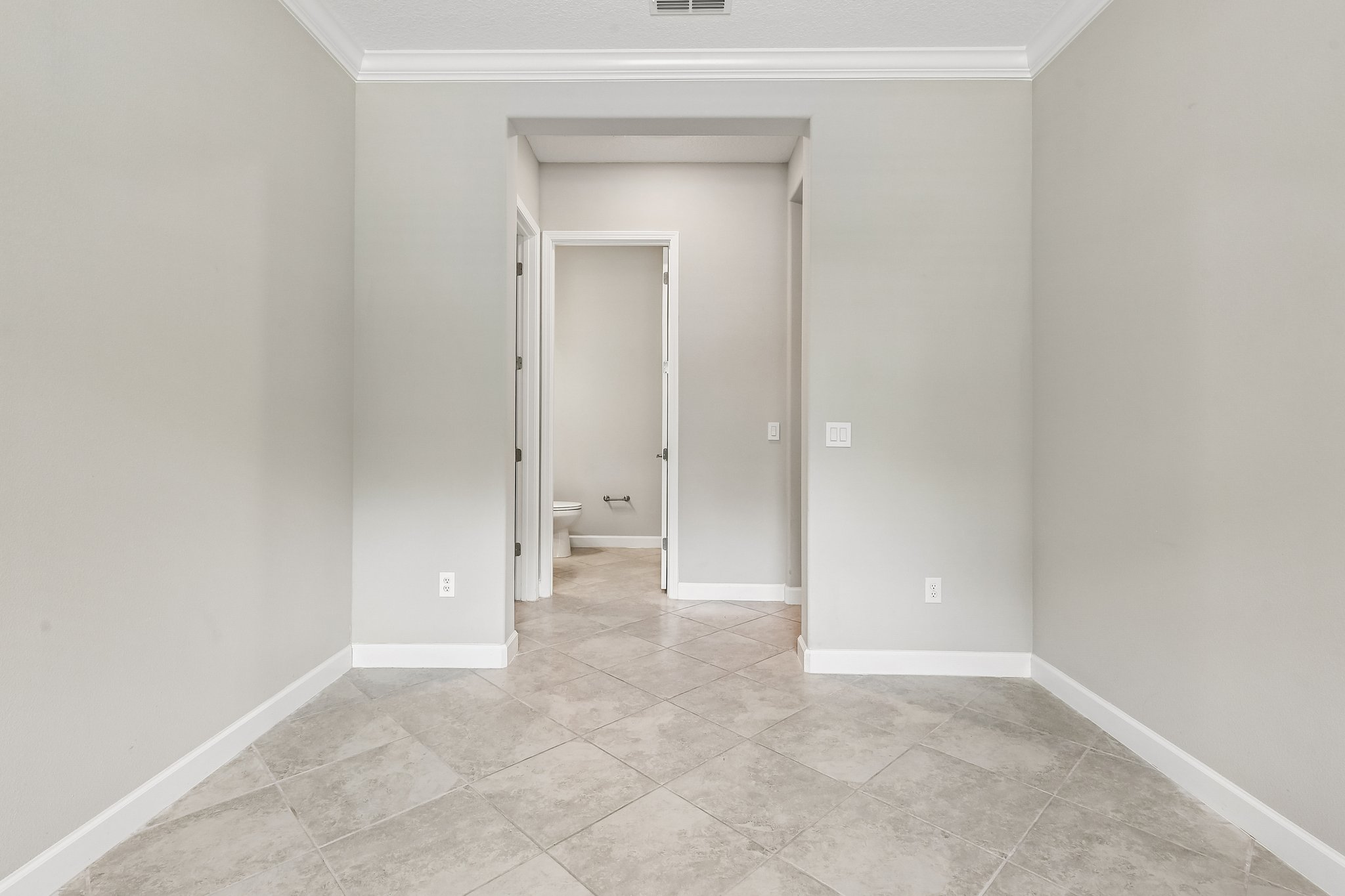 Banyan Breeze Blvd-S0106-021.jpg