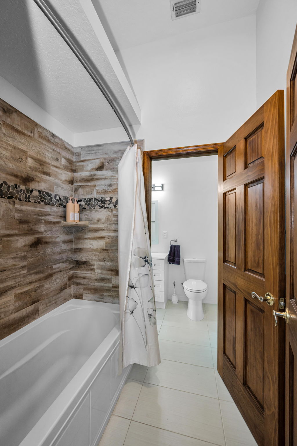 Upper Level Jack and Jill Bathroom 2b