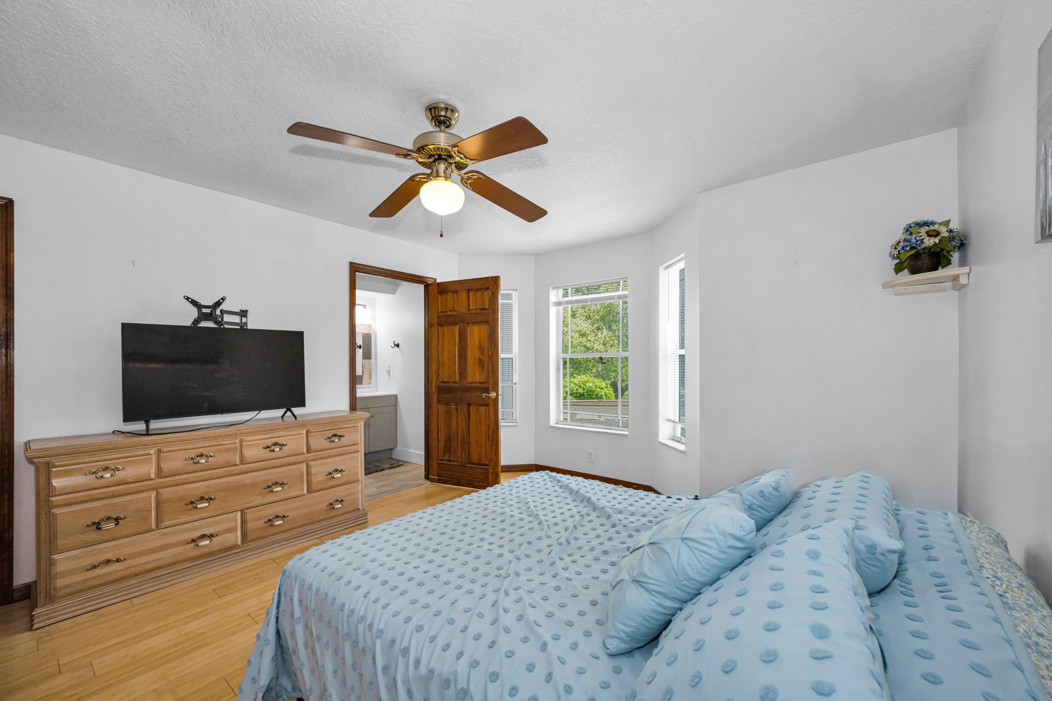 Lower Level In-Law Suite Bedroom 4b