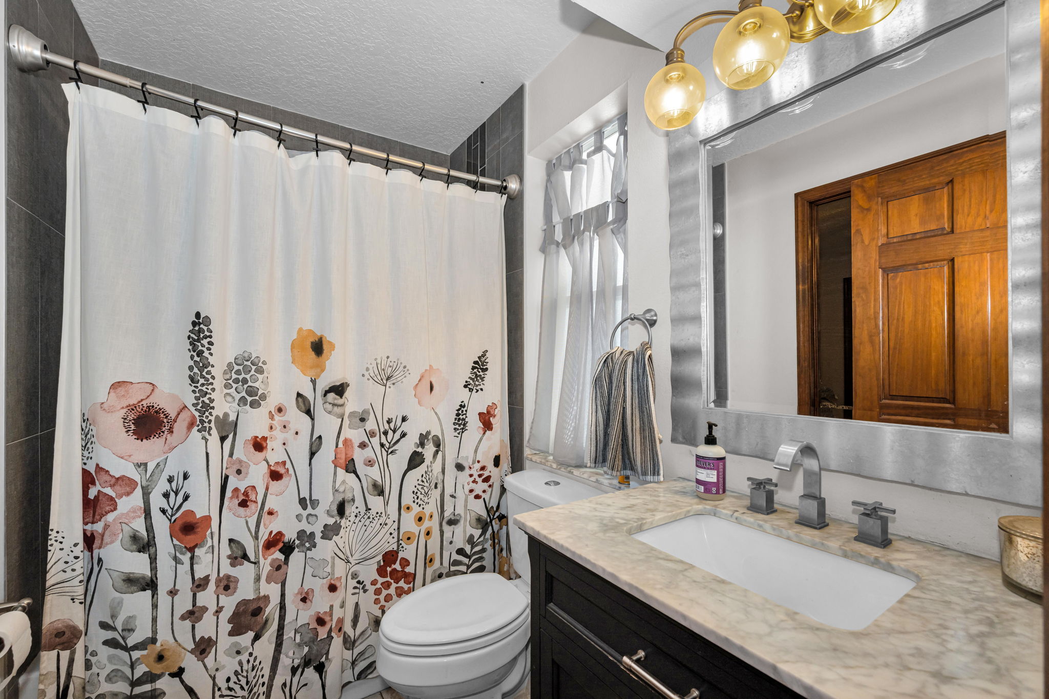 Lower Level Bathroom 4a