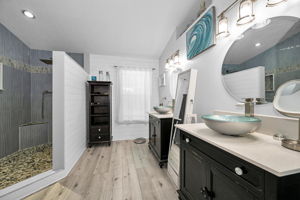 Upper Level Primary Bathroom 1a