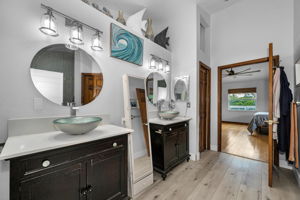 Upper Level Primary Bathroom 1b