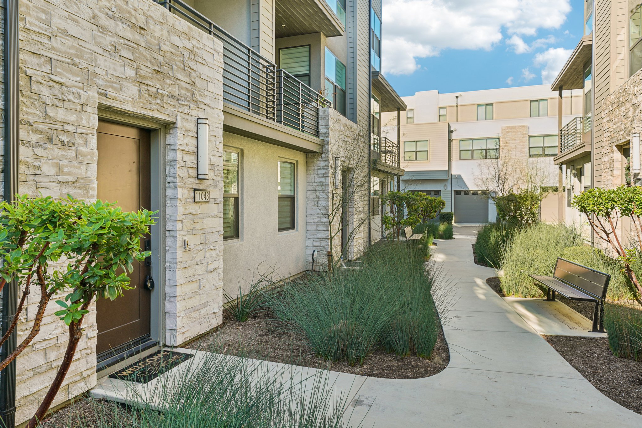 Luminate Dr-S0912-003.jpg