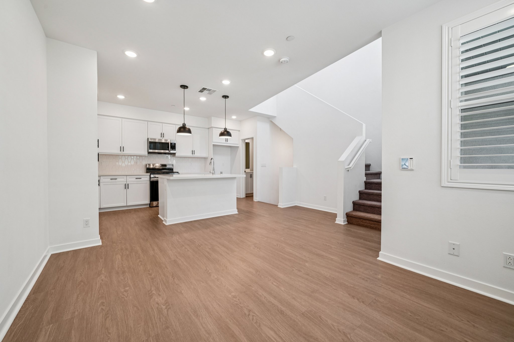 Luminate Dr-S0912-005.jpg