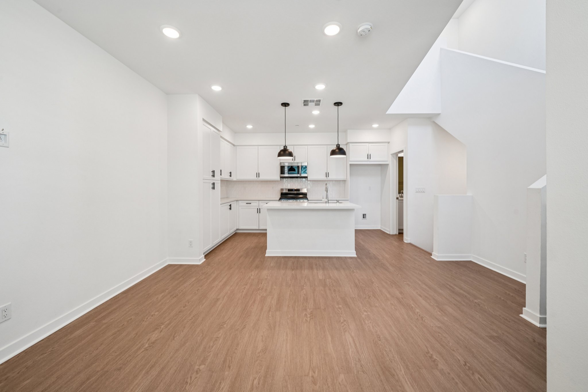 Luminate Dr-S0912-006.jpg