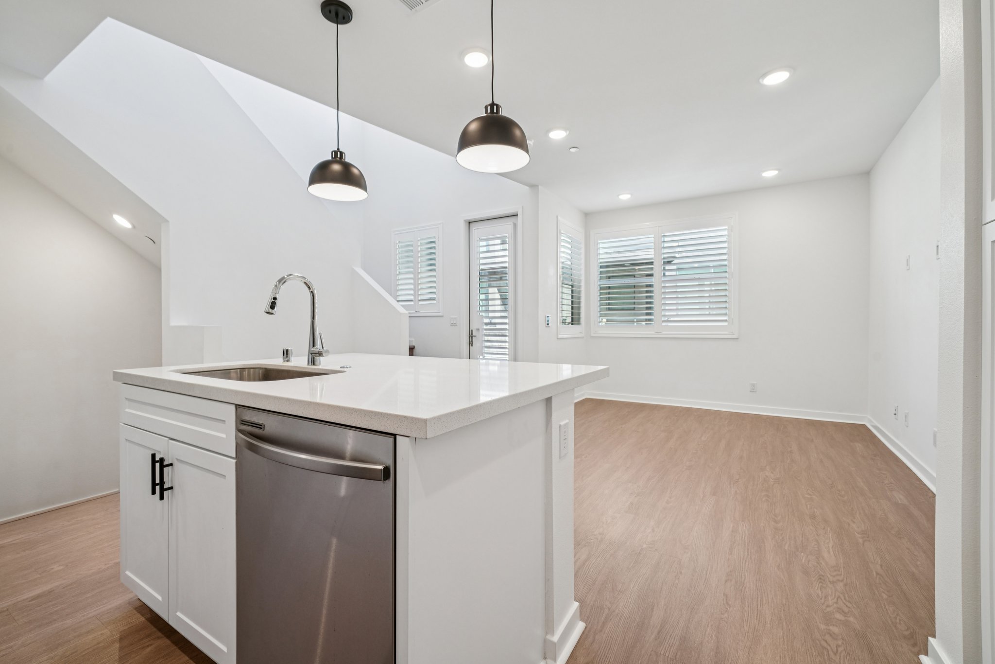 Luminate Dr-S0912-011.jpg