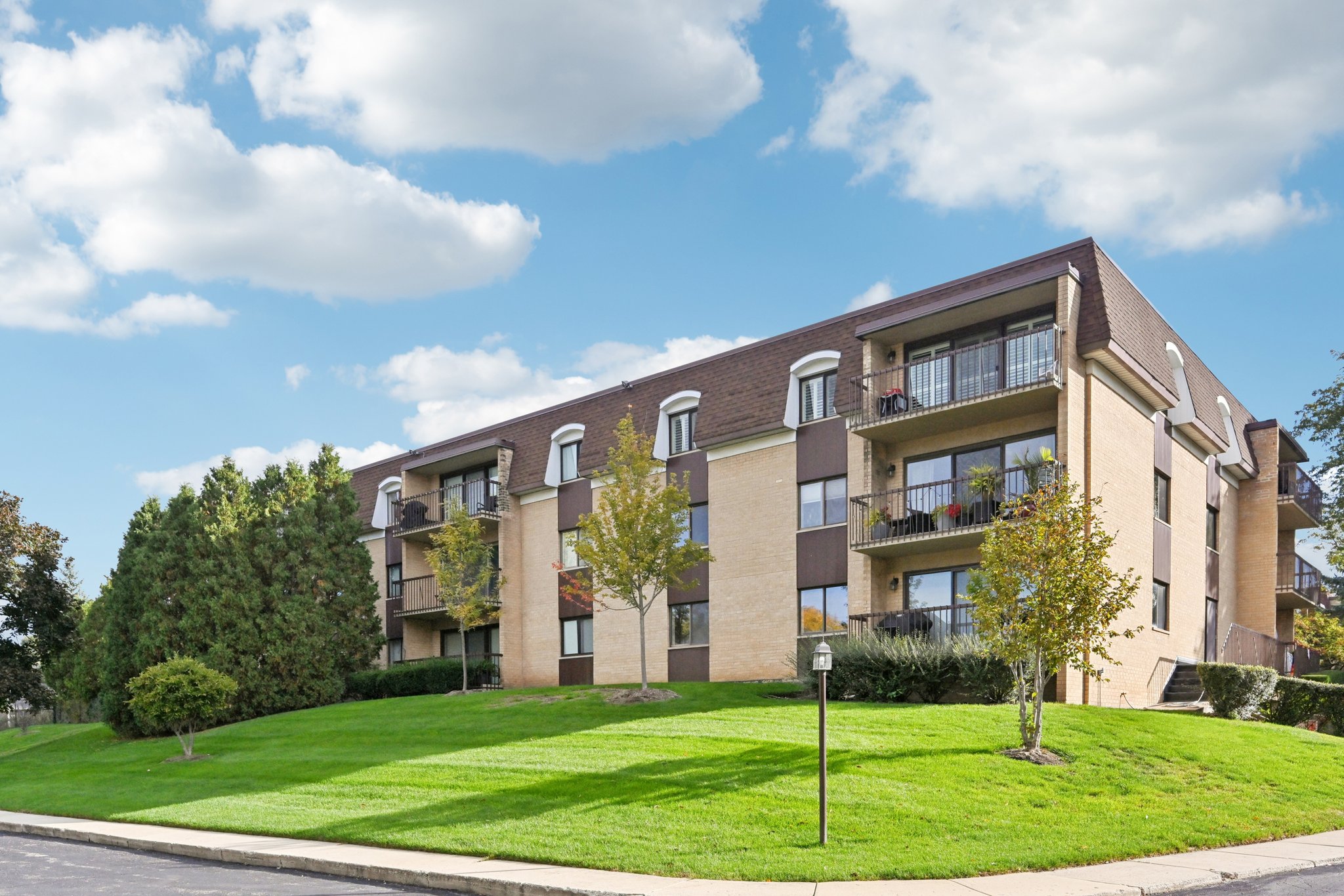 N Mill St unit 224-S2210-003.jpg