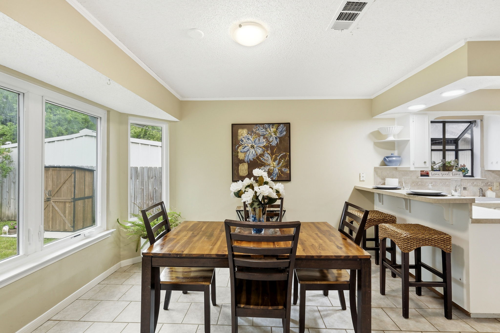 Dining/Breakfast Bar