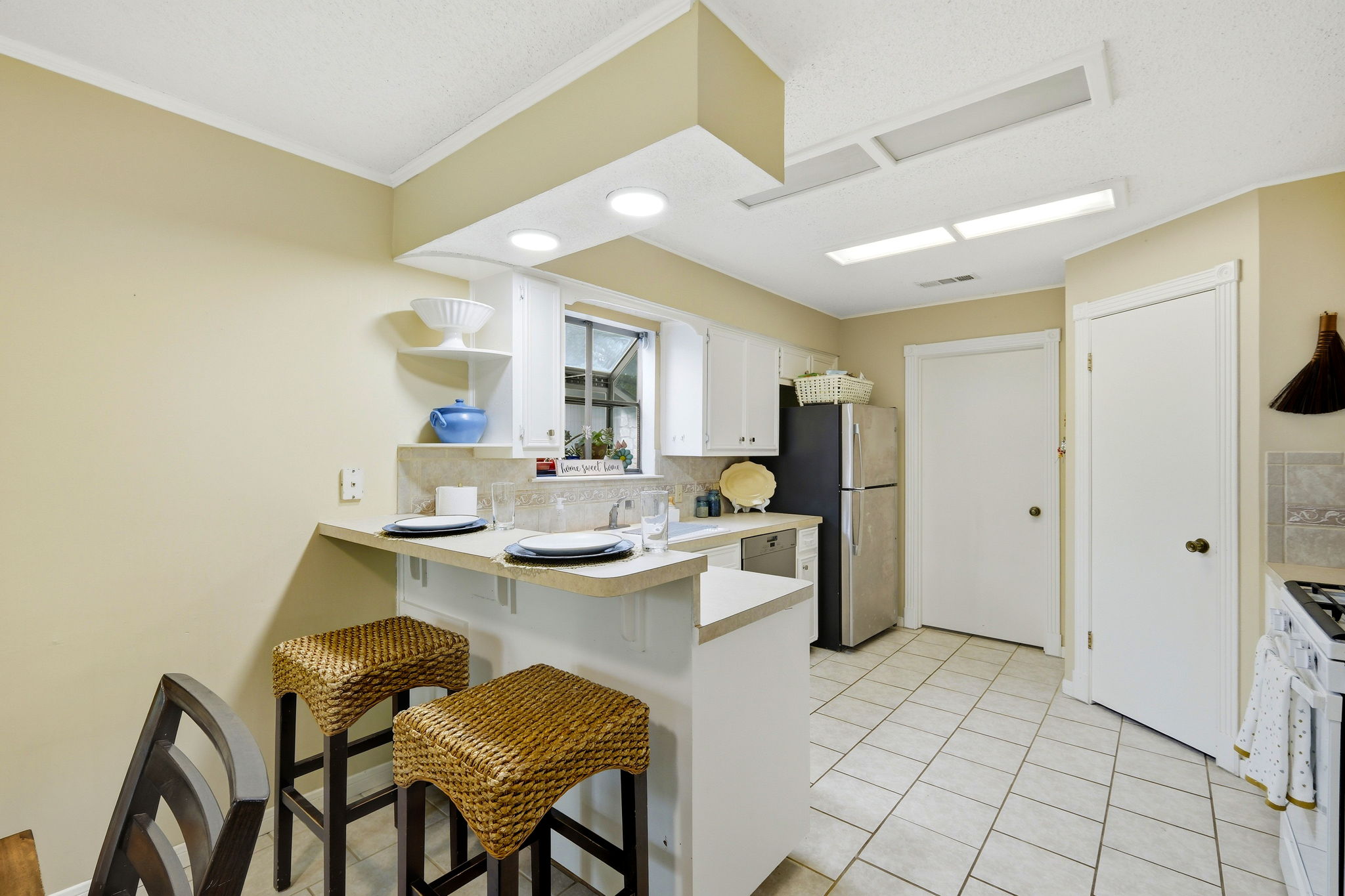 Kitchen/Breakfast Bar