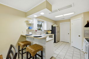 Kitchen/Breakfast Bar