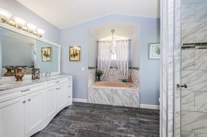 Master Bathroom1d