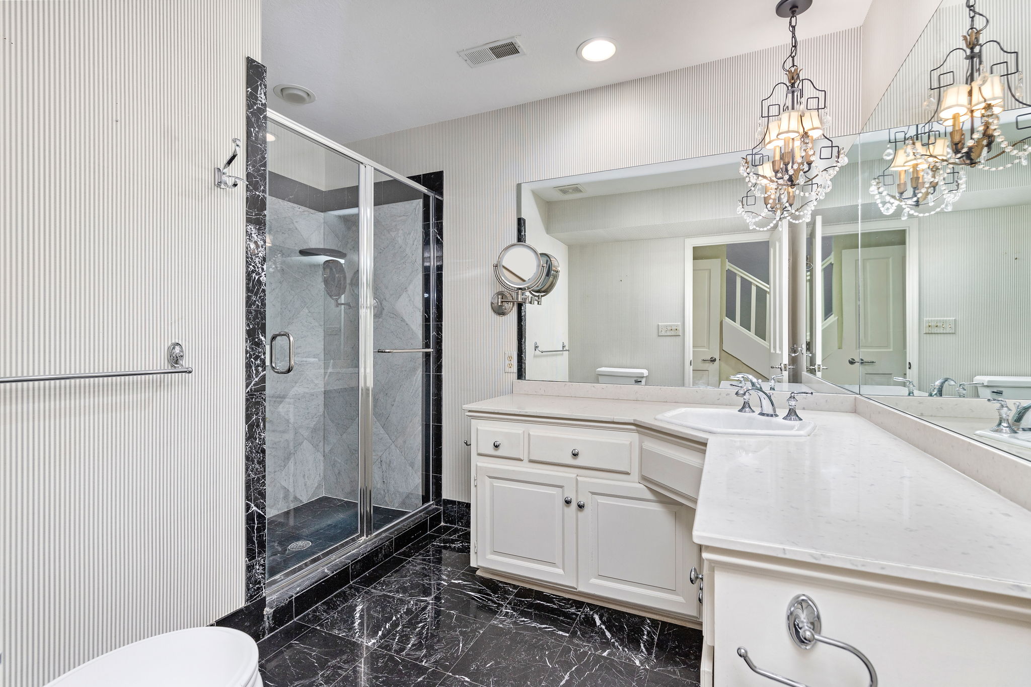 1107 W 47th St b, Kansas City, MO 64112, USA Photo 25