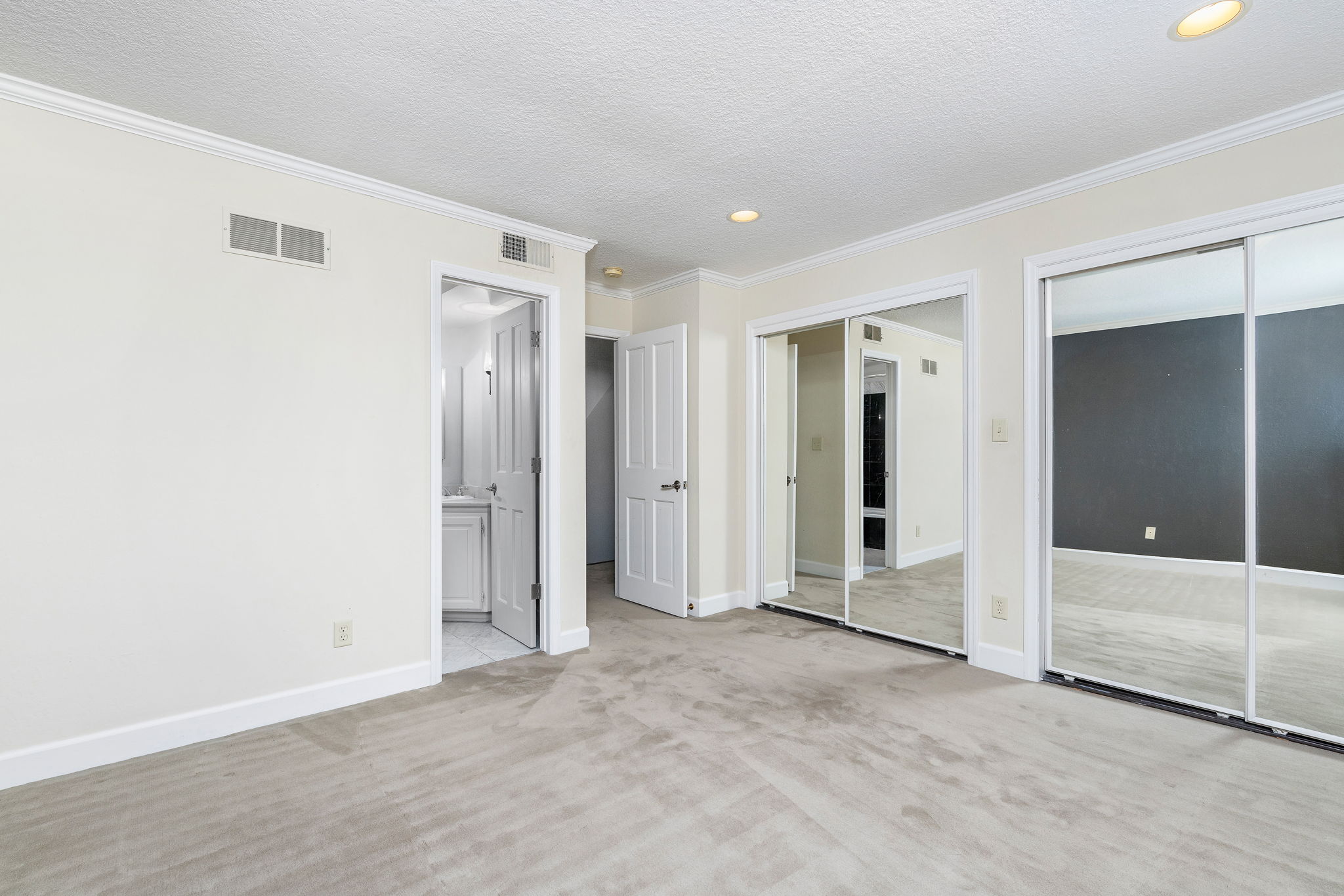 1107 W 47th St b, Kansas City, MO 64112, USA Photo 19