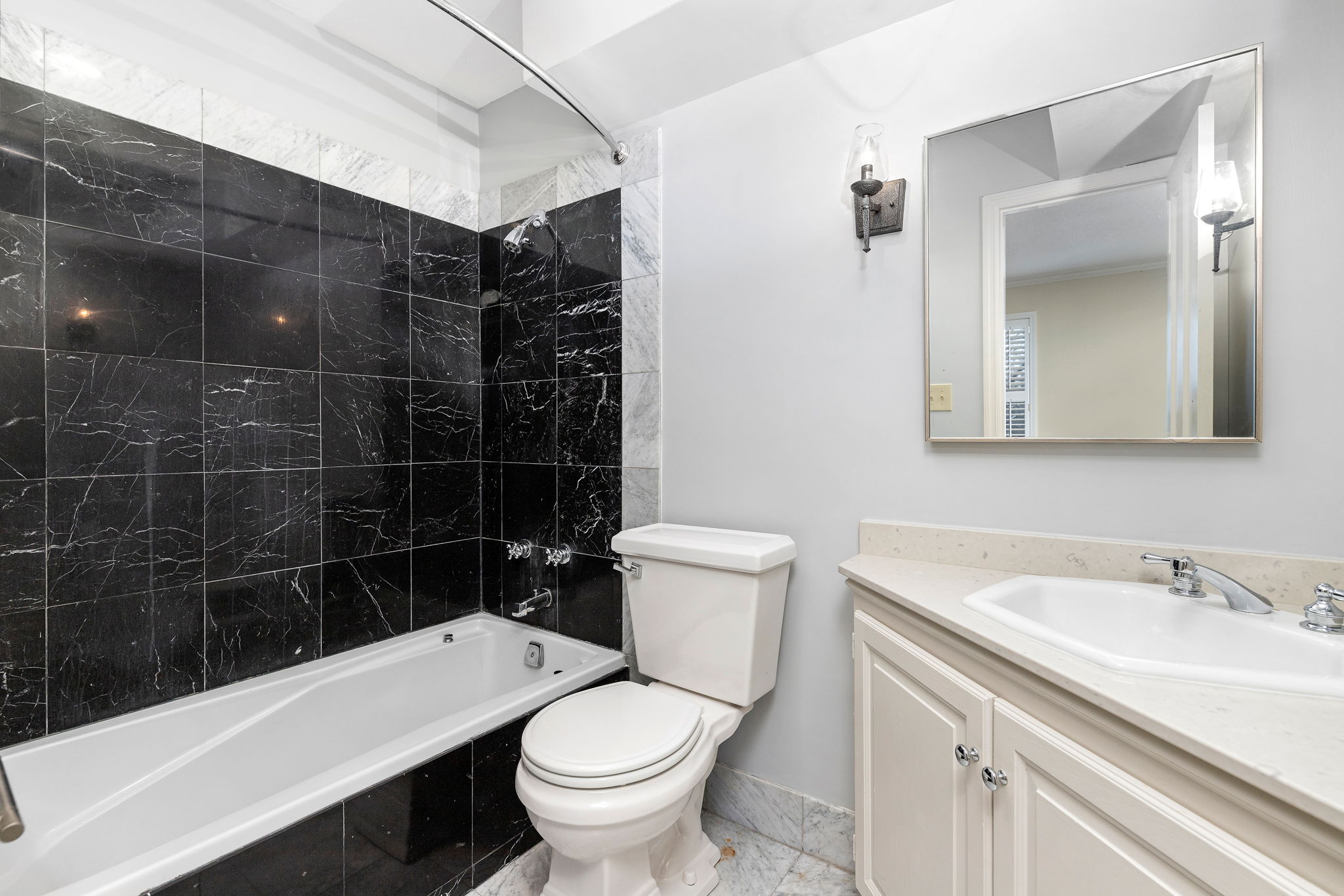 1107 W 47th St b, Kansas City, MO 64112, USA Photo 20