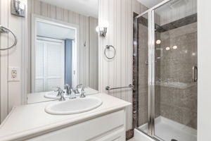 1107 W 47th St b, Kansas City, MO 64112, USA Photo 34