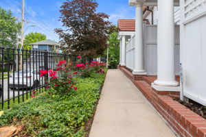 1107 W 47th St b, Kansas City, MO 64112, USA Photo 1