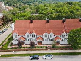 1107 W 47th St b, Kansas City, MO 64112, USA Photo 2