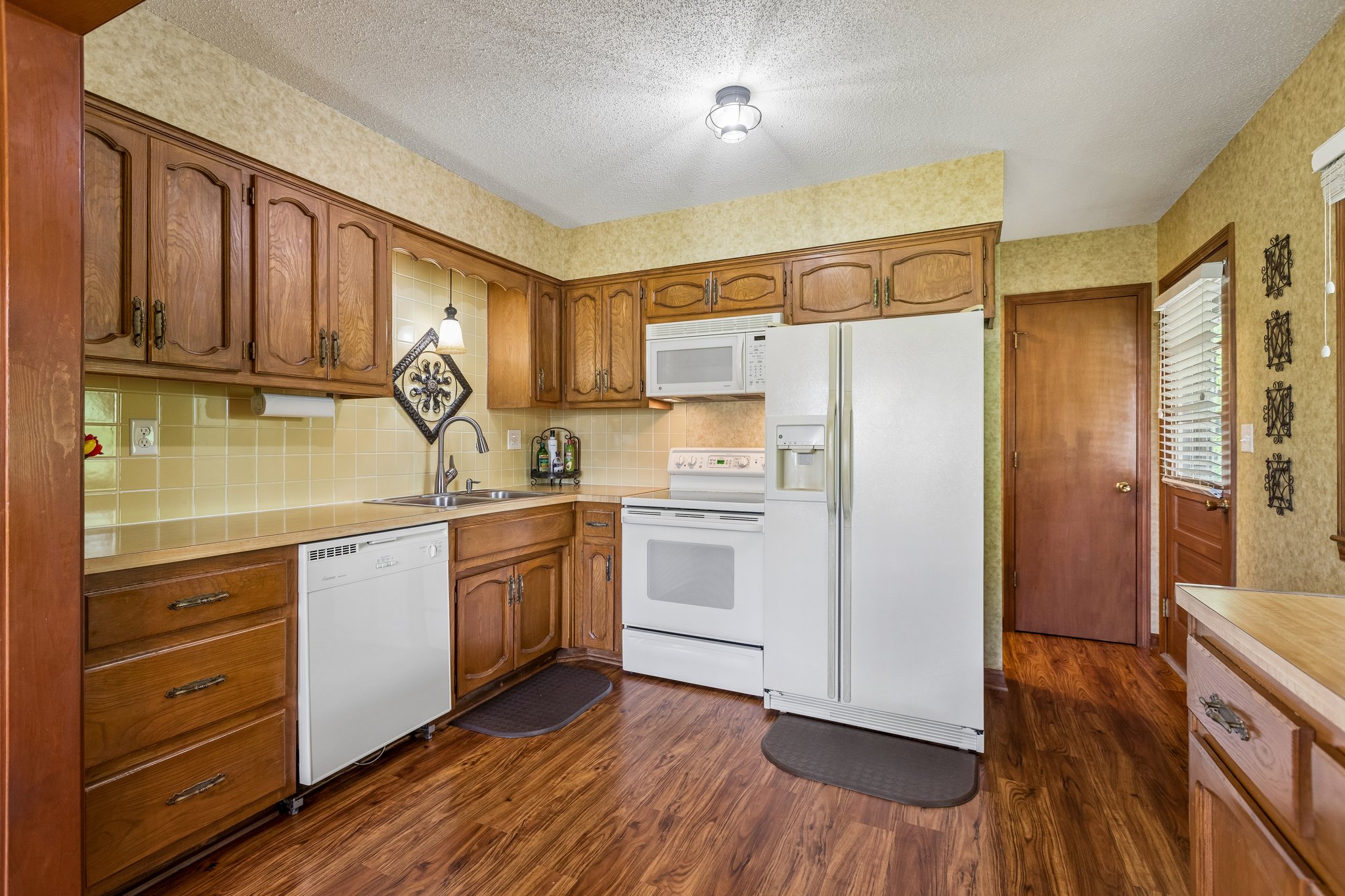 8726 - 1105 Williams St_011.jpg