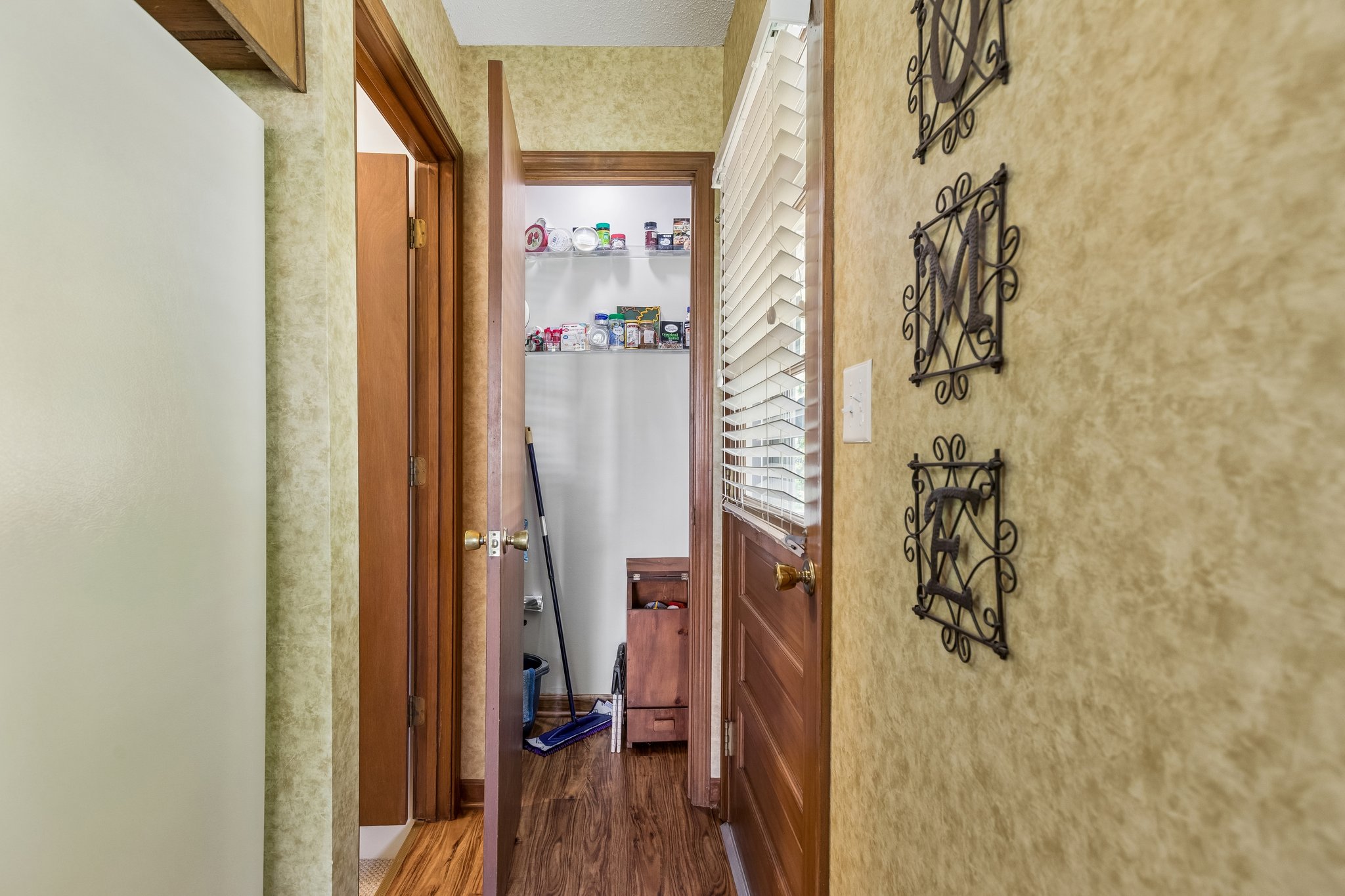 8726 - 1105 Williams St_021.jpg