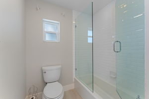 Bathroom 1 - JMC02357