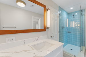 Bathroom 2 - JMC02472