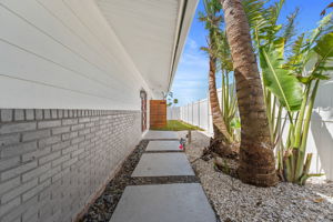 Side - JMC02672