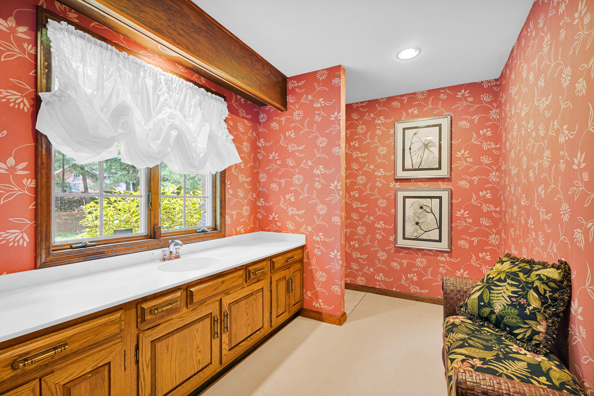 1/2 Bath Off Foyer