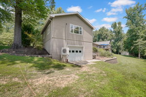 Detached Garage Utility Bay